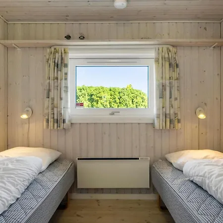 Three-bedroom In Semesterbostad *