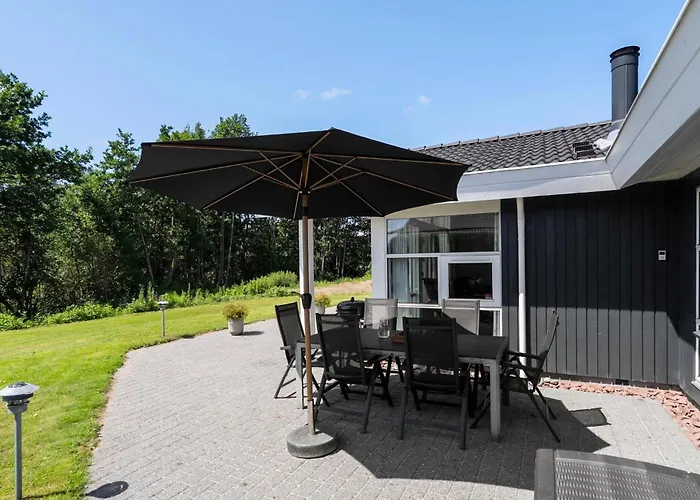 Three-bedroom In Holiday home *
